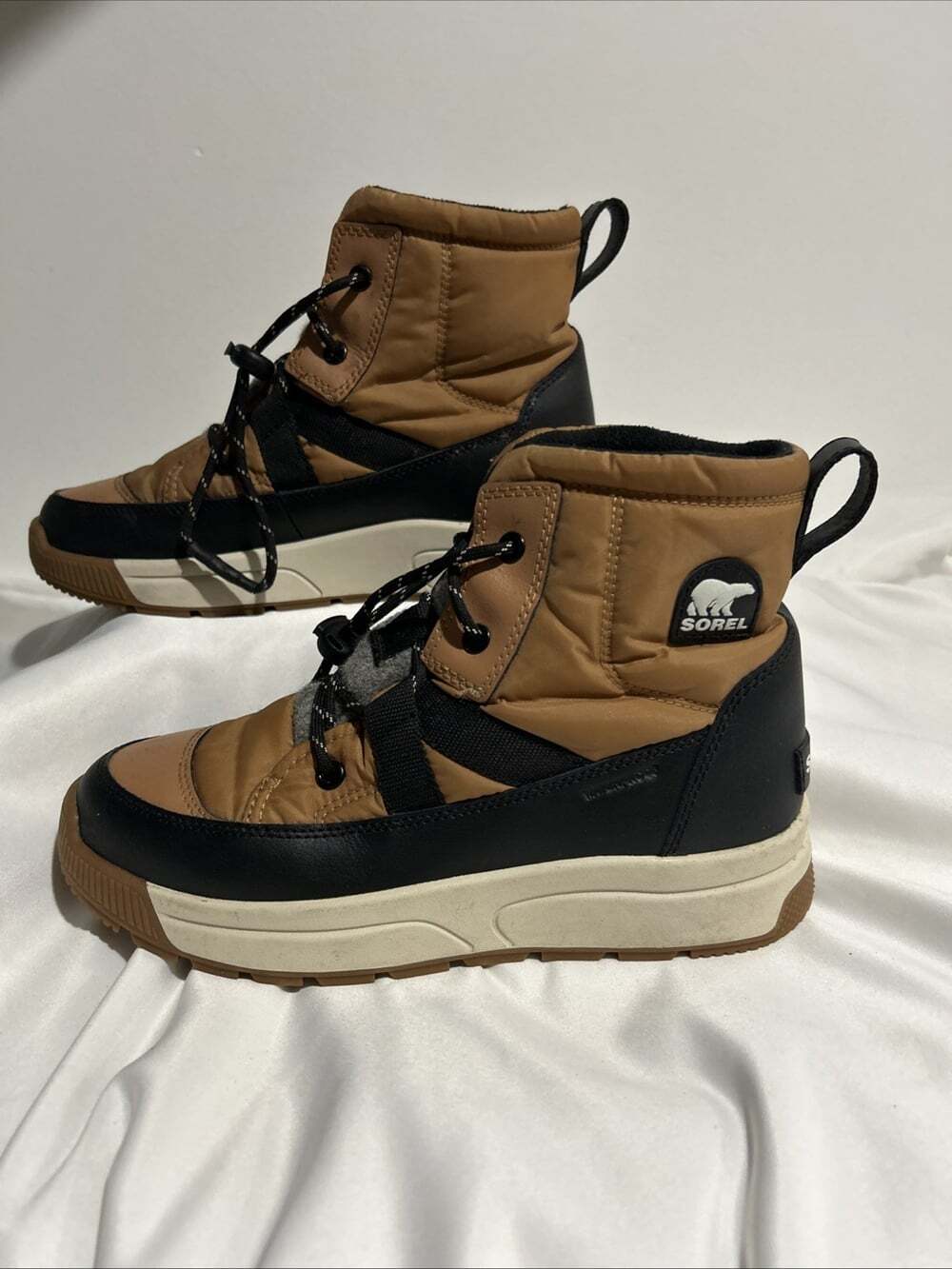 Sorel Whitney III Mid Winter Boot in Tawny Buff/Black Women's Size 6